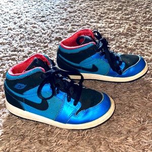 Nike Air Jordan 1 mid tops